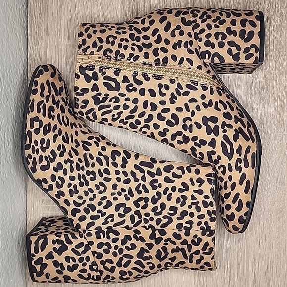 Bar III Gatlin Leopard Print Ankle Booties - Picture 10 of 14